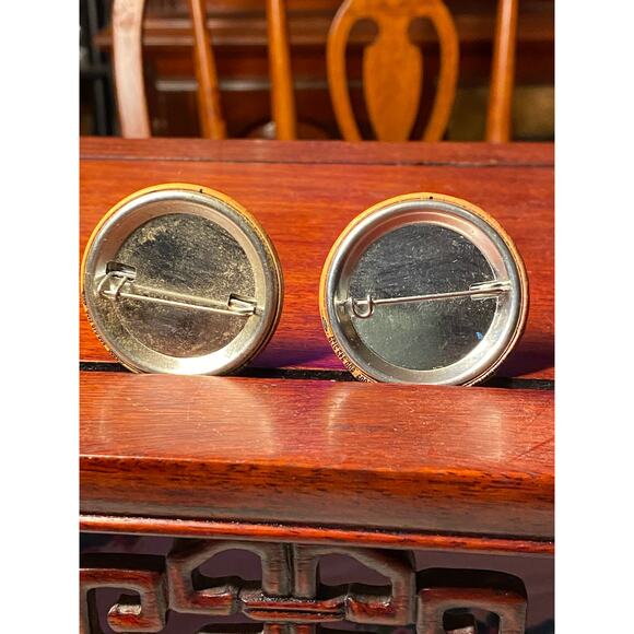 Lot of 2 Pin Back Buttons Badge Lapel "Rosa sat...Martin walked...Barack ran..." - Picture 6 of 6